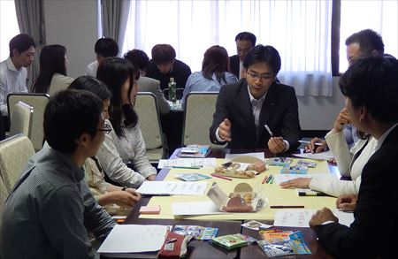民主党福岡県連青年委員会として政治スクールを開講。人口減少問題についてワールドカフェ形式で意見交換。宗像大社も参拝し、世界遺産を目指す宗像・沖ノ島と関連遺産群の意義を学ぶ。