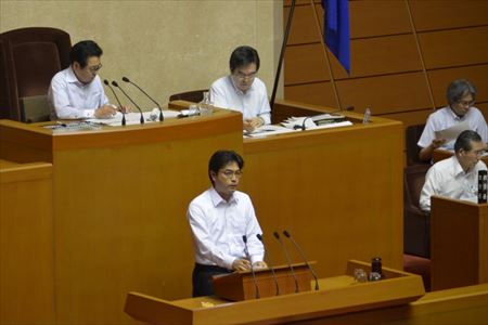 教育長は「今後、研修会等で(NIE実践指定校における新聞活用のような)授業実践等を広く学校に周知する」と答弁。さらに、私が提案した県内全域の中学・高校の教室に新聞各紙を配置することについて、その意義を認め「今後、NIE推進協議会に教材として提供できないか働きかける」との姿勢を示しました。