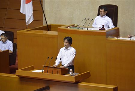 そのうえで、私からは「まさに朝食を子どもに食べさせていない家庭、保護者」への個別アプローチを進めるべきだと提案し、教育長も応じました。さらに、古賀東中学校PTCAの「朝勉&朝弁」の取り組みを具体的事例も示して紹介しながら「地域や学校が連携することも重要。朝勉&朝弁は、子ども自身の食への意識を高め、これに応じて保護者の食への意識も高めるという、食育推進の意味でも理想形のひとつ」と提起し、教育長は「本県における特色ある取り組みとして、校長、教頭研修会などの学校関係者やPTA関係者を対象とした研修の場で周知していきたい」との考えを示しました。