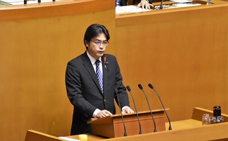また、私が提案した「市町村と連携した情報発信と多言語対応の必要性」について、知事は「観光情報を一体的かつ適時に発信していくことが重要」と応じ、検討を進める姿勢を示しました。自転車活用推進法に基づく福岡県としての計画策定についても、国の計画策定を見つつ、県内の自転車を取り巻く実情や課題も把握しながら、検討する方針を示しました。