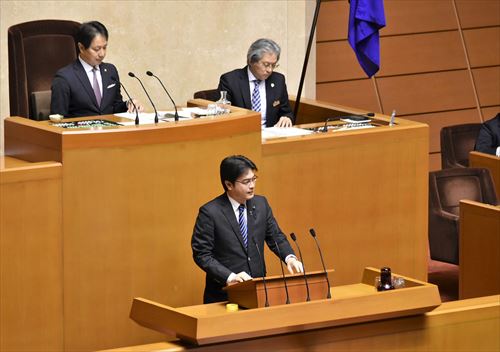 福岡県議会2月定例会で県議就任以来、連続28回目となる本会議での質問(一般質問)に臨みました。いつものように地元・古賀市をはじめ県民の皆さんからお聞きした「声」から見えた生活課題が解決に向かうよう質問を構成し、小川洋知事に提案しました。