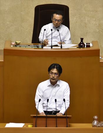 県内60市町村には助成制度を創設している自治体はなく、知事は市町村の予防接種担当者を対象とする研修会の場で、先行事例の制度の趣旨や目的についての情報共有を行う考えを表明。一方で、私から、制度創設を市町村に促すために県として市町村への補助事業を実施するよう求めたものの、知事は慎重な姿勢を示しました。なお、大阪府や名古屋市は首長のトップダウンでこれらの制度が実現しています。知事には継続して取り組みを求めていきます。