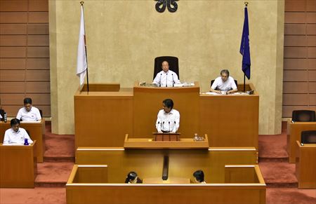 さらに、私が古賀市の先進事例で全国的にも評価されている「ヘルス・ステーション」を県議会で紹介したことをきっかけに生まれた県の事業が成果を上げていることも分かりました。県は市町村が行うイベント等に骨密度測定器などの健康測定機器を貸し出し、測定者を派遣する取り組みを行っており、知事の答弁によると、昨年度は9市町で24回、延べ6984人が利用。参加者からは「健康への関心が高まった」「健診の受診を希望したい」などの声があり、知事は「健康づくりに取り組む動機づけ、きっかけになった」と評価しました。